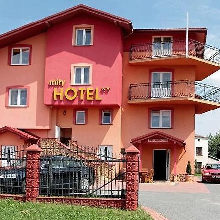 Hotel Mily Krosno Exteriér fotografie